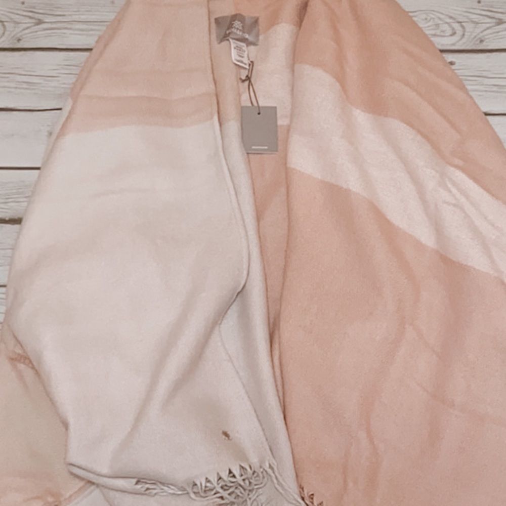 NWT:SOIA & KYO Scarf with Fringe - Picture 4 of 4